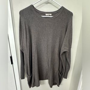 Knit Top with waist front pockets